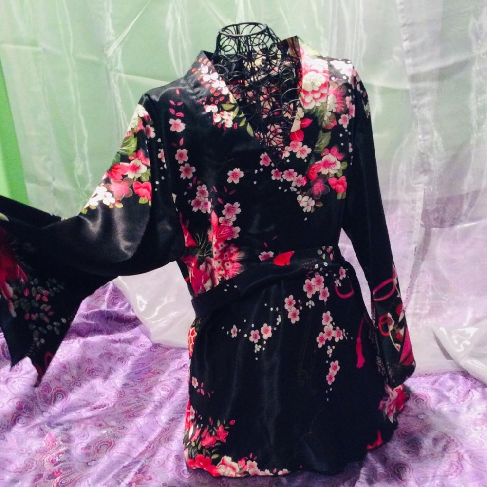 Asian Blouse - Picture 2 of 3